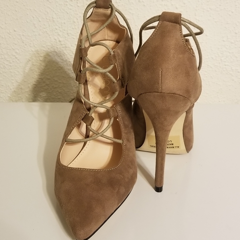 Lace up pumps